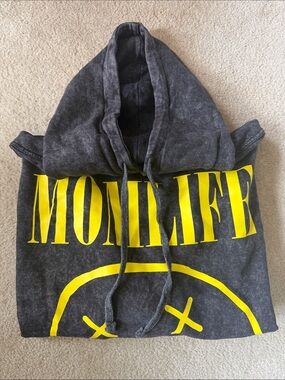 Women's Charcoal Graphic Hoodie “Mom Life”
